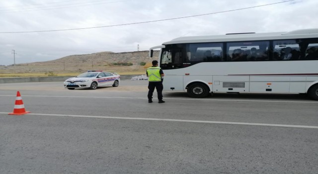 Jandarma Ekiplerinden Yolcu Otobüslerine Sıkı Denetim
