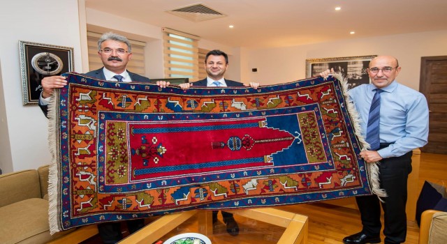 CHP li belediyeler sınırları aştı