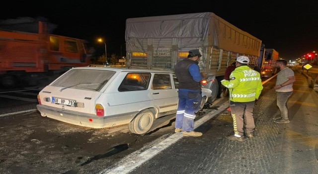 Alkollü Sürücü Otomobili İle Tıra Arkadan Çarptı: 1 Ağır Yaralı