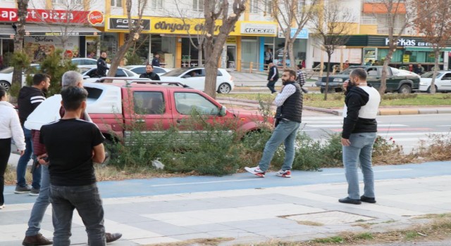 Bir Kişiyi Tüfekle Vurdu, Yakalanacağını Anlayınca Tüfeği Önce Polise Sonra Kendine Doğrulttu