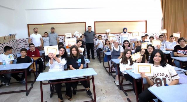 Dinçer Öğrencilerin Karne Heyecanına Ortak Oldu