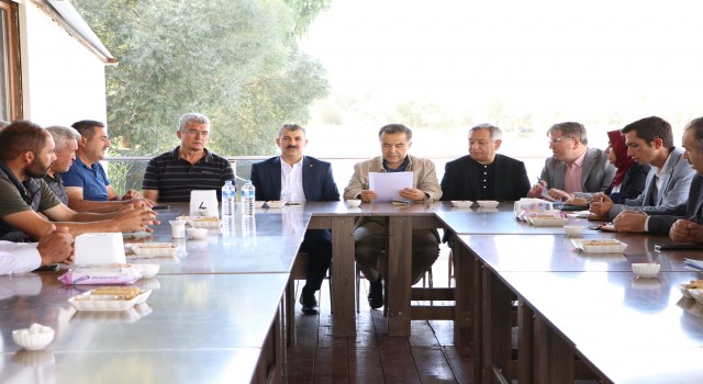 AK Heyet Köylerde Dert Dinliyor