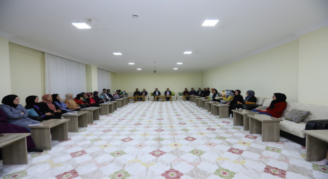 Dinçer, Öğrenci Yurdunda Gençlerle Buluştu