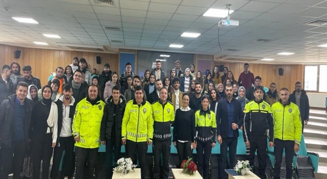 ASÜ Öğrencilerine Trafik Eğitimi