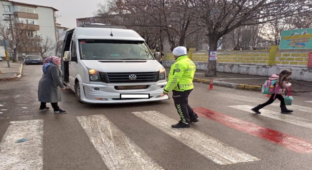 Polis Okul Çevrelerinde Sıkı Denetimde