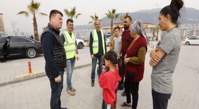 Dinçer, Depremzedeleri Yalnız Bırakmıyor