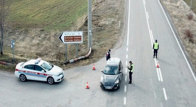 Jandarma Trafik Denetimlerini Sürdürüyor