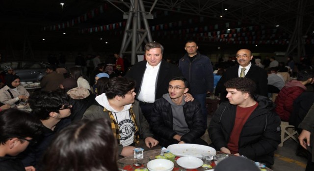 Vali Aydoğdu, Gönül Sofrasında Gençlerle Buluştu