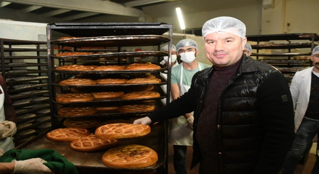 Belediye Ramazan Ayı’nda 160 Bin Tahinli ve Pide Dağıttı