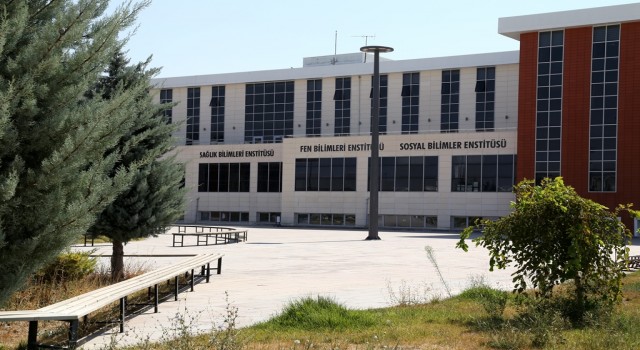 Üç Enstitüye Dokuz Yeni Program Açıldı