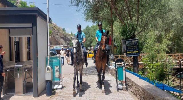 Atlı Jandarmalar İlgi Odağı