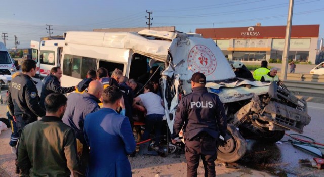 Minikler Judo Takımı Aracı Kaza Yaptı 1 Kişi Öldü, 16 Kişi Yaralandı