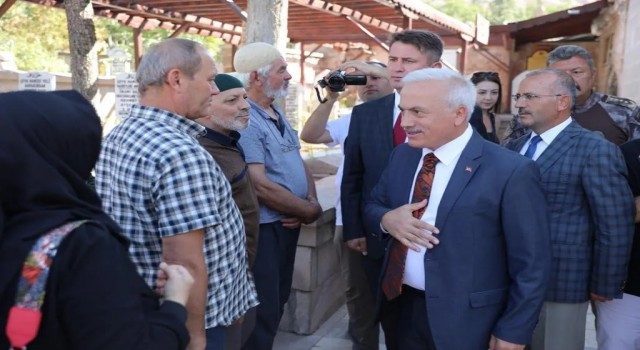 Vali Kumbuzoğlu İlk Ziyareti Şehitlik ve Külliyeye Gerçekleştirdi