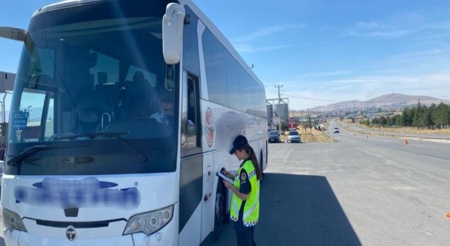 Jandarma Trafikte Kuralsızlığa Geçit Vermiyor