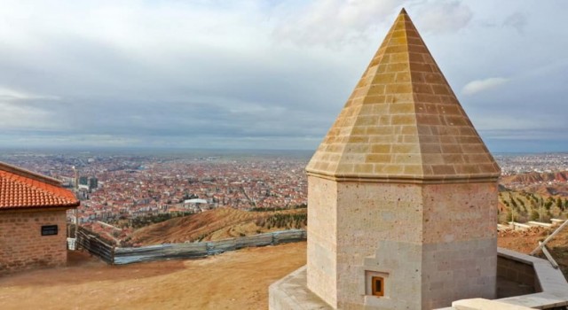 Başkan Dinçer “Kökünü Maziden Alan Eserler Ortaya Çıkardık”