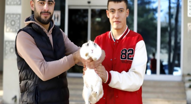 Gençlerden Örnek Davranış