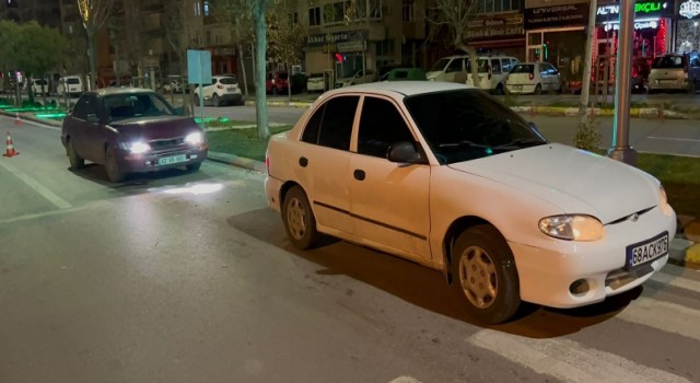 Kırmızı Işıktaki Araca Çarptı
