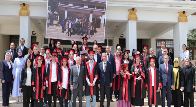 Vali Kumbuzoğlu Özel Öğrencilerin Sevincine Ortak Oldu