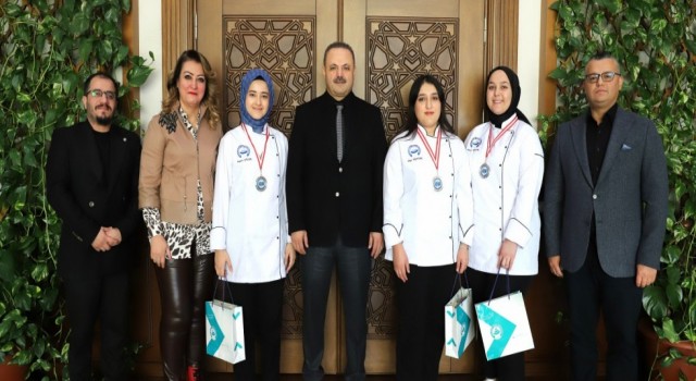 ASÜ’lü Aşçılar Gümüş Madalya Aldı