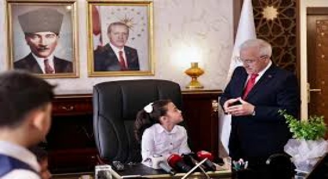Vali Kumbuzoğlu “Hep Birlikte Nice Yüzyıllara”