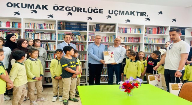 ASÜ‘den Deprem Bölgesinde 15 Köy Okuluna 43 Bin Kitap