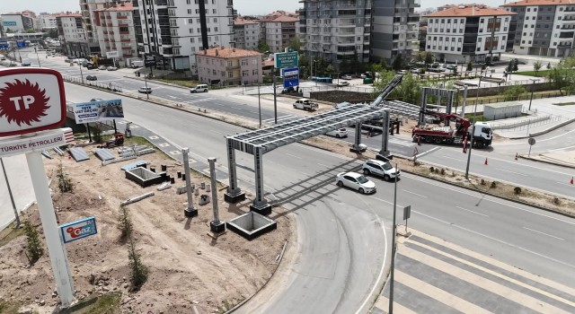 E-90’a Asansörlü Yaya Üstgeçidi Çalışmaları Devam Ediyor