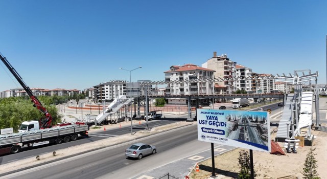 E-90 Üst Geçidinde Çelik Montajı Tamamlandı
