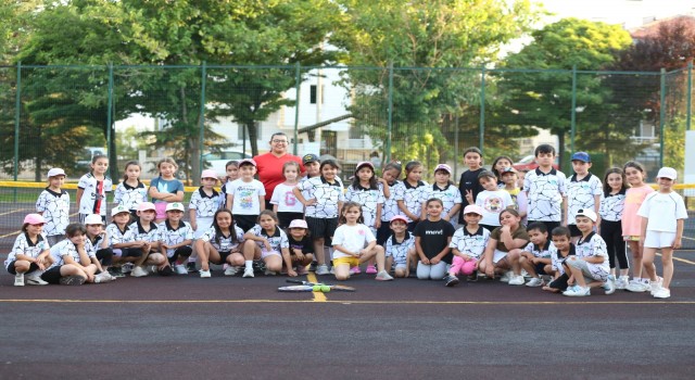 Belediyenin Yaz Okullarında Tenis Heyecanı Yaşanıyor
