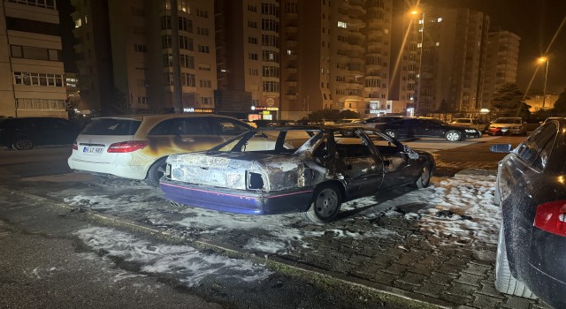 Otomobilde Bırakılan Çakmak Yangına Neden Oldu