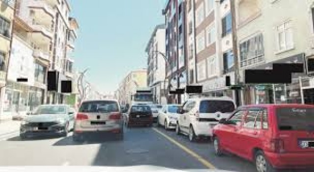 Bölcek Caddesinde Trafik Yine “Eski Tas Eski Hamam”