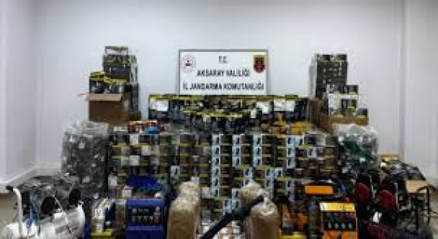 Jandarma’dan Kaçak Sigara İmalathanesine Baskın