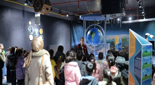 TÜBİTAK Sergi Salonu Öğrencilerin İlgi Odağı Haline Geldi