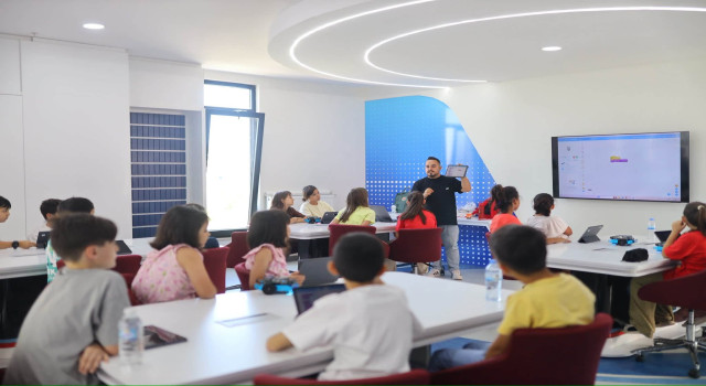 Aksaray Bilim Merkezi'nde TÜBİTAK Yaz Akademisi Kursları Devam Ediyor