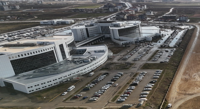 Aksaray Eğitim ve Araştırma Hastanesinde Otopark Sorunu Büyüyor