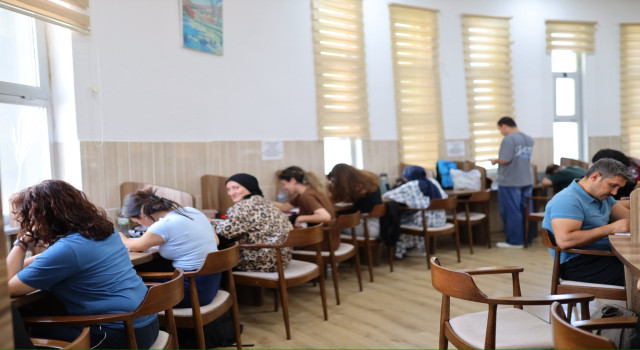 Genç Osman Millet Kıraathanesi Sınav Döneminde Dolup Taşıyor