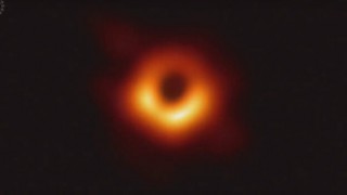 Canlı yayında açıklandı: İlk kara delik fotoğrafı