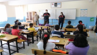 Aksaray Jandarma, Okul Okul Gezerek Öğrencileri Bilgilendirdi