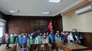 Minik Öğrenciler Meslekleri Tanımak İçin Adliyede