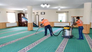 Camiler Düzenli Olarak Temizleniyor