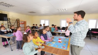 Belediye Bilim İçin Köy ve Kasaba Okullarına Çıkartma Yapıyor