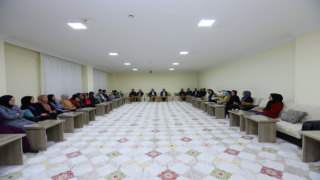Dinçer, Öğrenci Yurdunda Gençlerle Buluştu