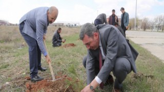 Depremde Ölen ASÜ’lüler İçin Fidan Dikildi