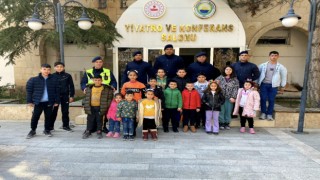 Depremzedelere sinema ile moral olmaya çalıştılar