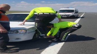 Otoyol Polisleri Tehlikeye Geçit Vermiyor