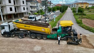 Aksaray Belediyesi Sıcak Asfalt Serim Çalışmalarına Hız Verdi