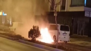 Seyir Halindeki Minibüs Alevlere Teslim Oldu