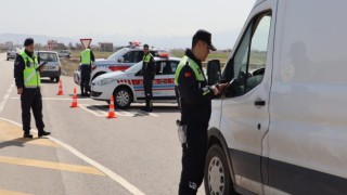 Jandarma Trafik Canavarına Geçit Vermiyor