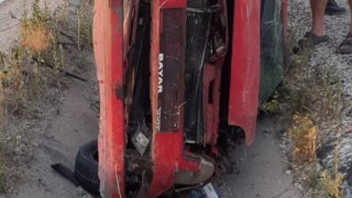 Devrilen Araçtan Burnu Bile Kanamadan Kurtuldu