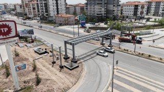 E-90’a Asansörlü Yaya Üstgeçidi Çalışmaları Devam Ediyor