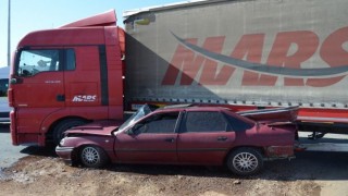Adana Yolunda TIR ile Otomobil Çarpıştı, 2 Yaralı